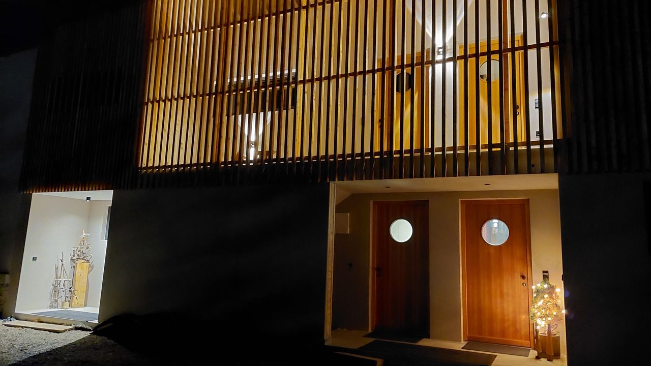 Das "Holzer 2.0" - Eingänge zu unseren Wohnungen, Laubengang Das "Holzer 2.0" - Eingänge zu unseren Wohnungen, Laubengang